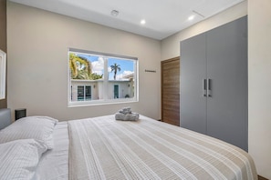 5 bedrooms, WiFi, bed sheets