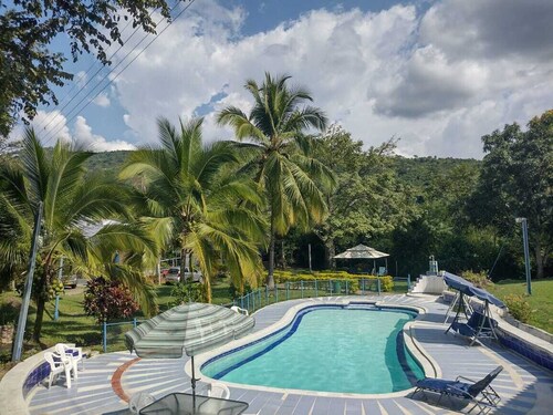 HOTEL CAMPESTRE EL SALITRE