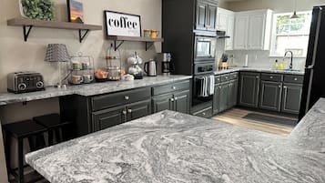 Micro-ondes, four, plaque de cuisson, lave-vaisselle