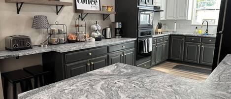 Micro-ondes, four, plaque de cuisson, lave-vaisselle