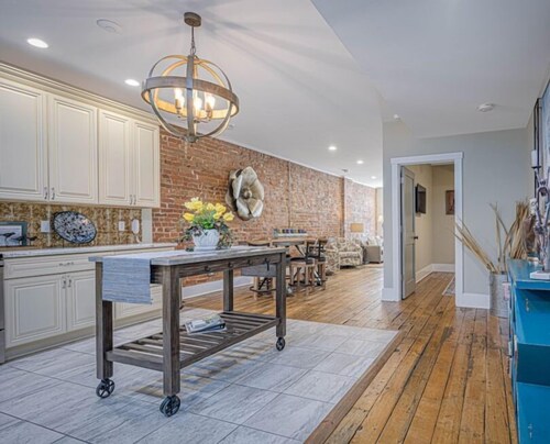 Downtown Galena Modern Luxury 2–bedroom Unit