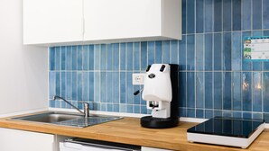 A kitchen with a coffee machine, a sink, and a dishwasher. - Santa Patrizia a Chiaia Apartment - Acqua (Naples)