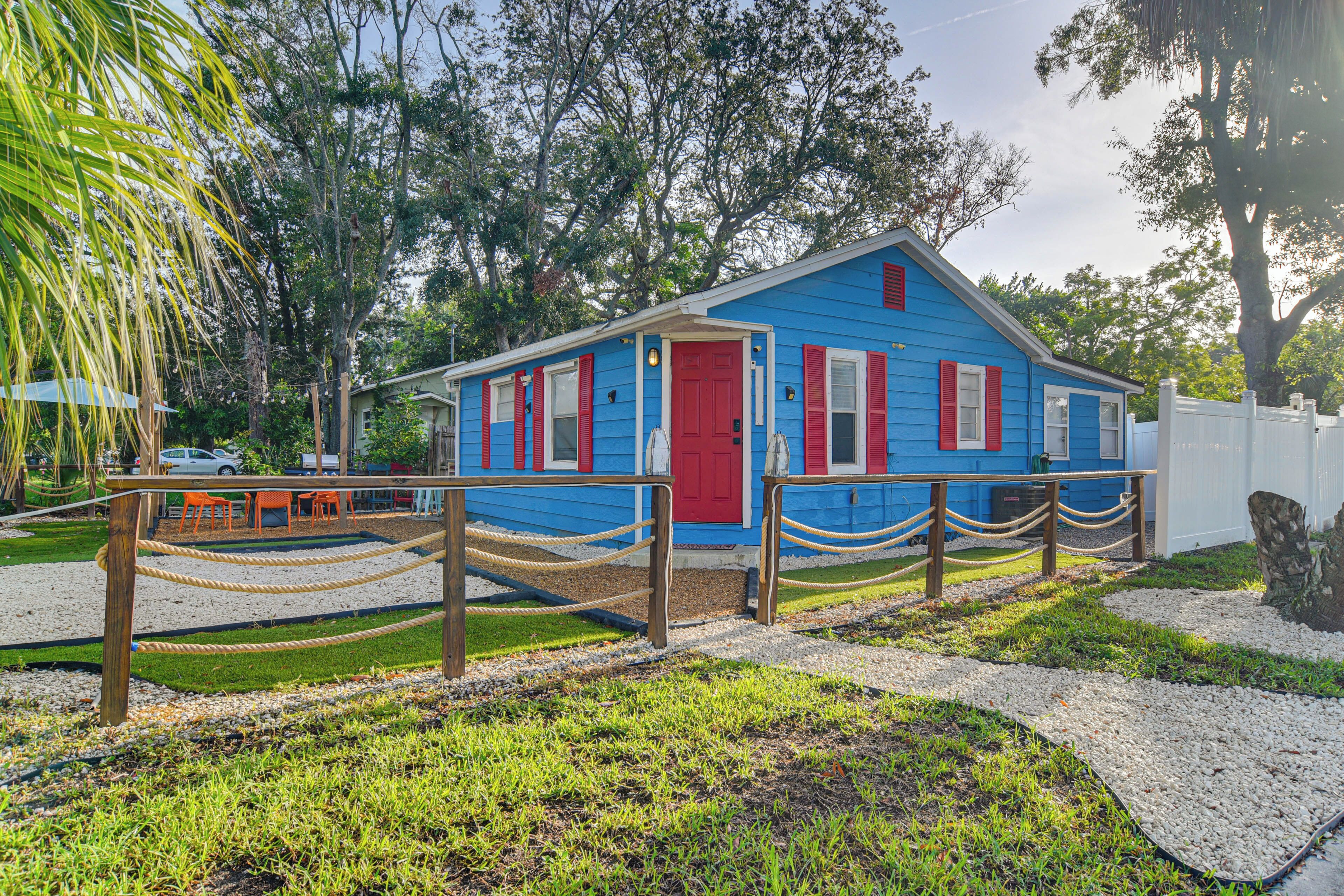 Colorful St Petersburg Gem w/ Patio, Near Beaches!