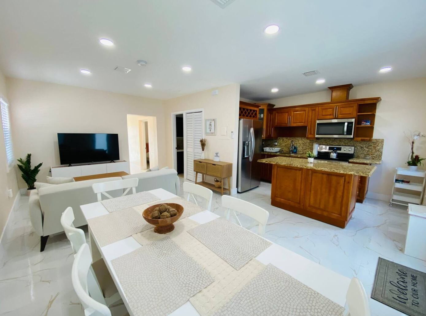 Little Havana•Calle 8 - Fenced Parking - Family Comfy