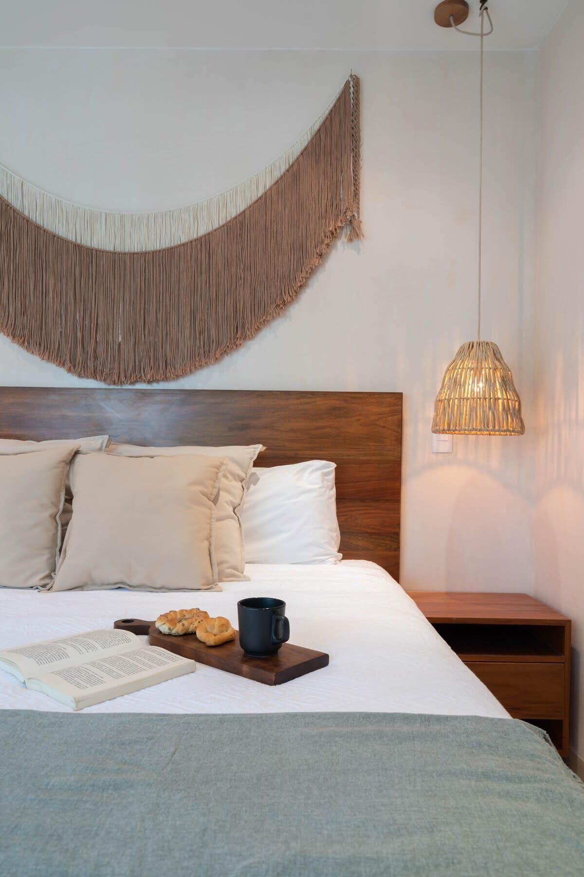 2 bedrooms, iron/ironing board, travel cot, WiFi