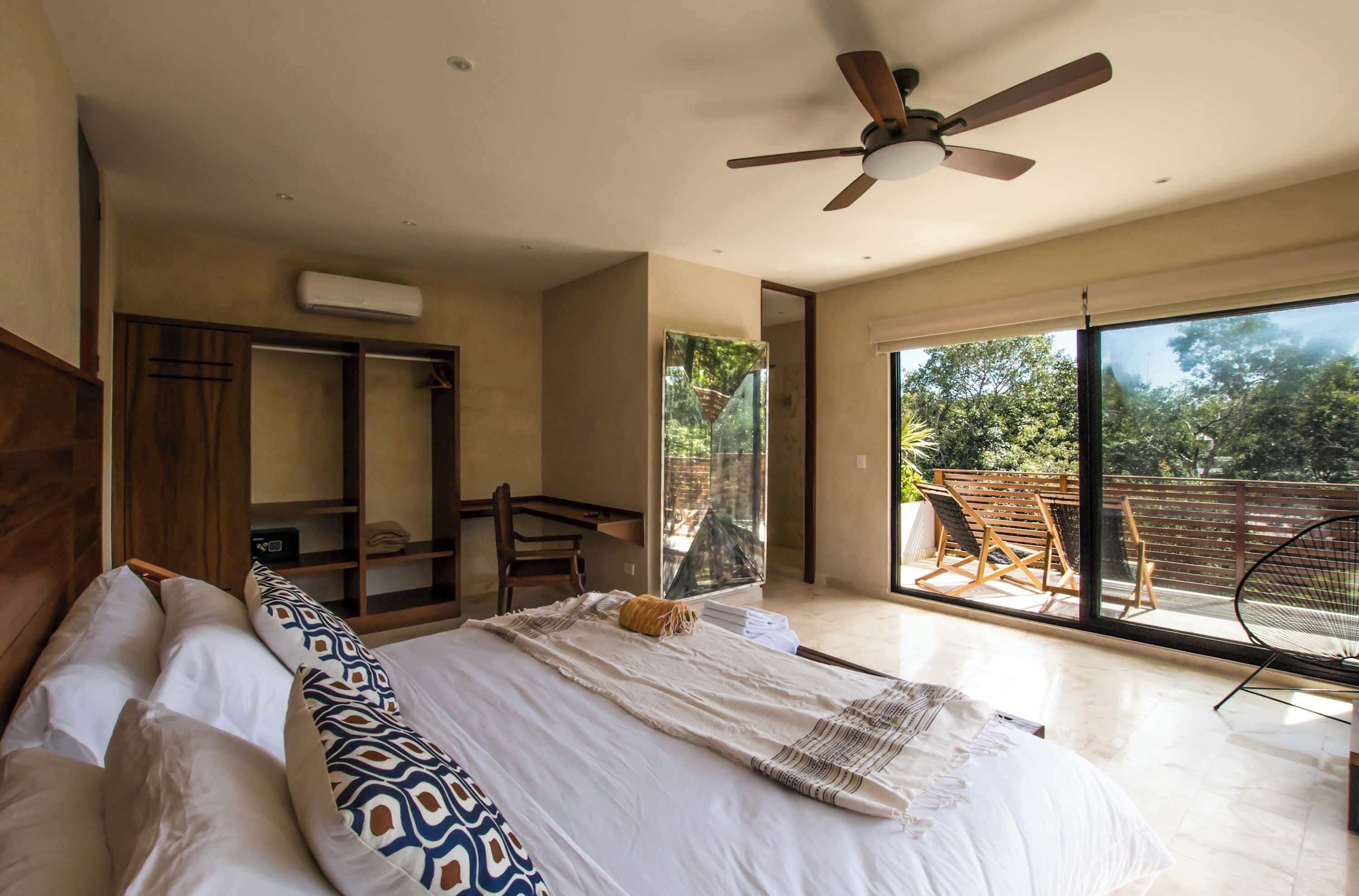 6 bedrooms, iron/ironing board, WiFi, bed sheets