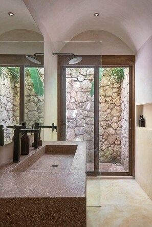 Shower, hair dryer, towels, shampoo - Private Rooftop Plunge Pool - Boho 3BR Home in Secure Kokoon Complex (Tulum)