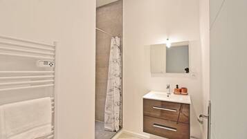 Shower, towels, soap, toilet paper