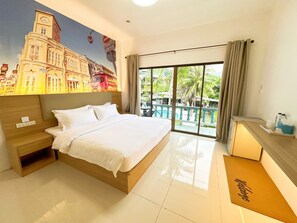 In-room safe, blackout curtains, free WiFi, bed sheets - The Coconut Resort Hotel (Patong)
