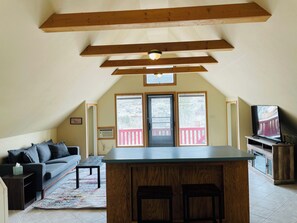 Smart TV, fireplace - Cozy loft in Gardiner with AC, WiFi and splendid views  (Gardiner)