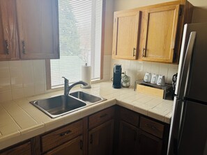Fridge, microwave, oven, stovetop - Cozy loft in Gardiner with AC, WiFi and splendid views (Gardiner)