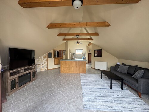 Cozy loft in Gardiner with AC, WiFi and splendid views 