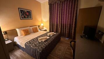 Basic Double Room | Free WiFi, bed sheets