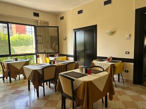 每日供應歐陸早餐 (每人 EUR5)