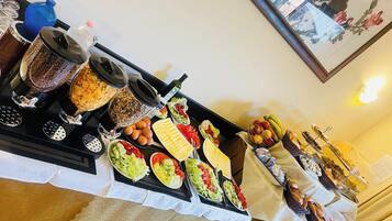 Daily continental breakfast (EUR 5 per person)