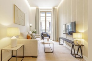 舒适公寓 | 起居区 | 45-英寸智能电视（配备数码频道）