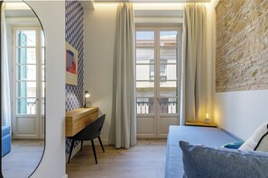Superior Apartment | Premium bedding, in-room safe, laptop workspace, blackout drapes