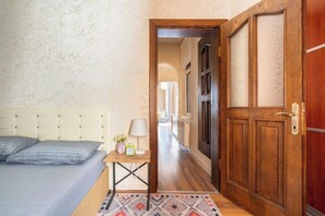 1 habitación, tabla de planchar con plancha, wifi y ropa de cama 