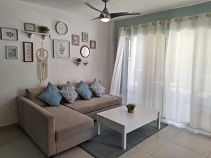 TV - Sea La Vie - Beachfront Hideaway (Cabarete)