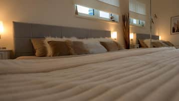 2 Schlafzimmer, Schreibtisch, Bügeleisen/Bügelbrett, Reisekinderbett