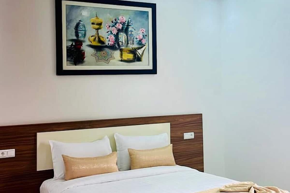 Laptop workspace, free WiFi, bed sheets