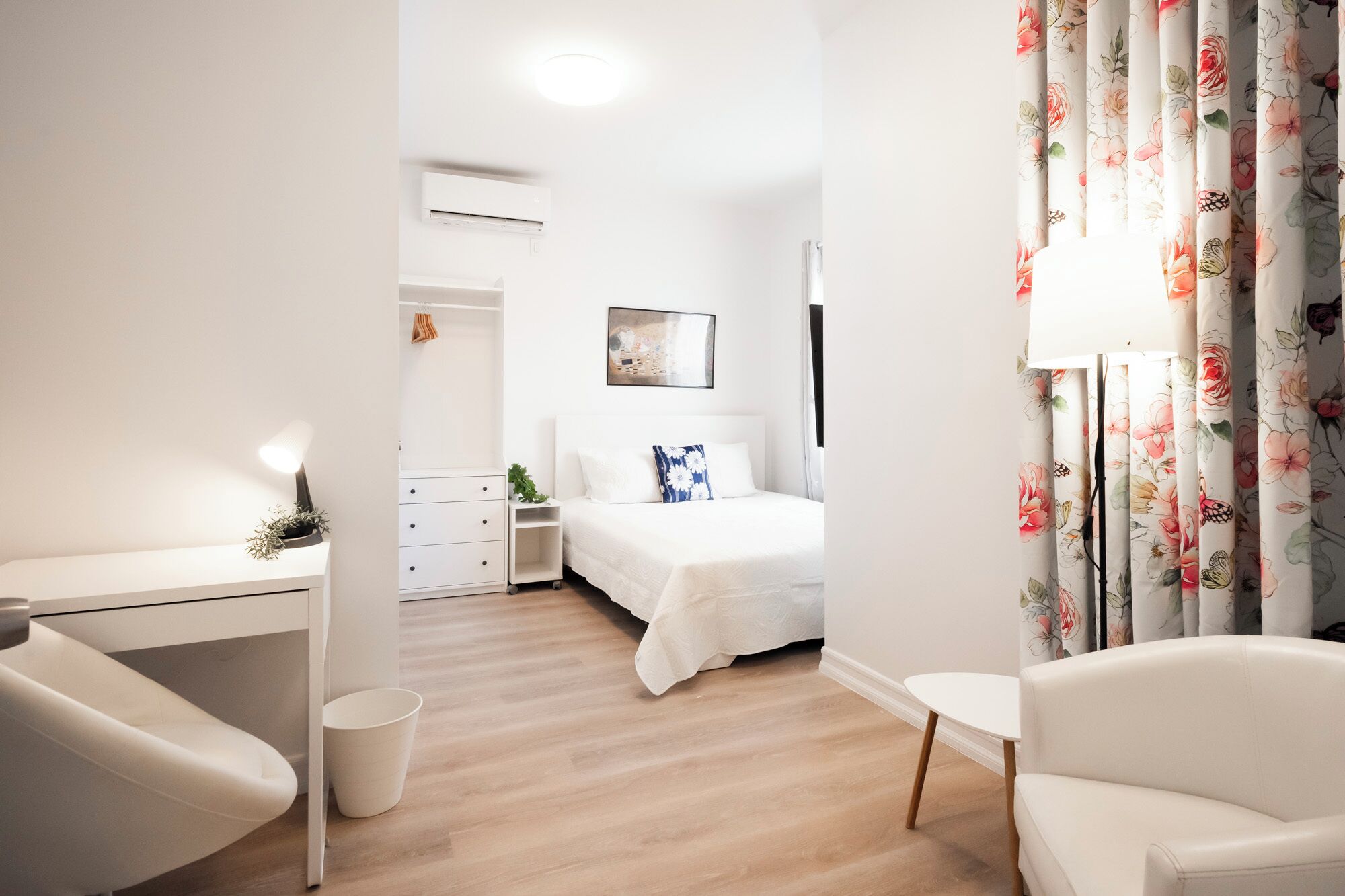 Brand New Beaut 3-4 bdrm 4 bath! Outdr Kit! Free Parking!