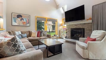 Een smart-tv en een open haard