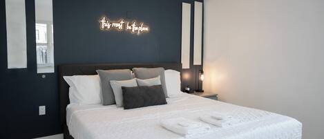 2 habitaciones, escritorio, tabla de planchar con plancha y wifi gratis