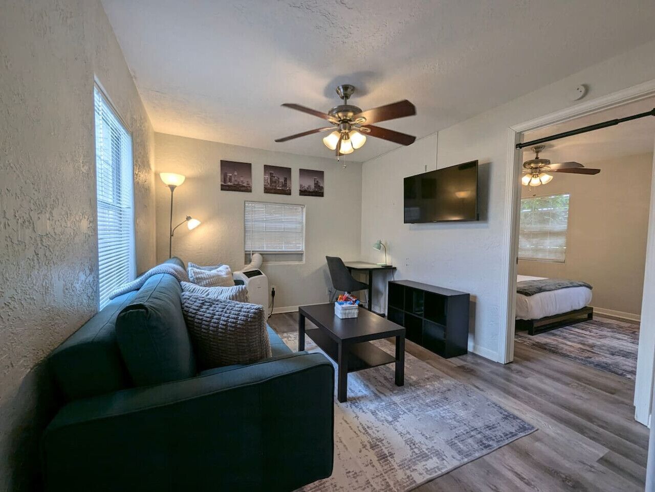 1 habitación, escritorio, tabla de planchar con plancha y wifi 