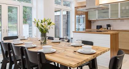 Spacious House With Parking Near Heaton Park