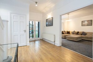 House | 4 bedrooms, Internet - Spacious House With Parking Near Heaton Park (Manchester)