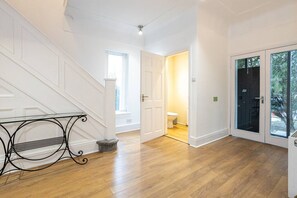 House - Spacious House With Parking Near Heaton Park (Manchester)