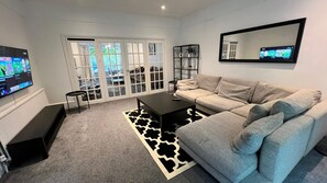 Casa | 4 quartos, acesso à internet de alta velocidade