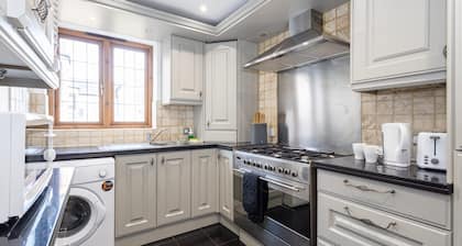 Cosy Spacious Duplex Apartment Near Salford Royal