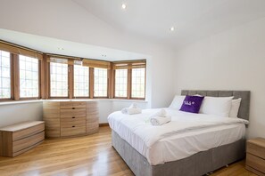 2 bedrooms, Internet - Cosy Spacious Duplex Apartment Near Salford Royal (Manchester)
