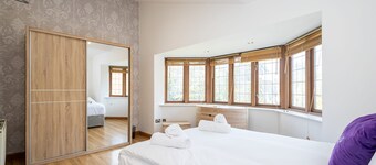 Cosy Spacious Duplex Apartment Near Salford Royal