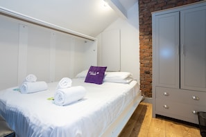 Apartment | Exterior - Modern Studio Close to Manchester City Centre and Deansgate By Pillo Rooms (Salford)