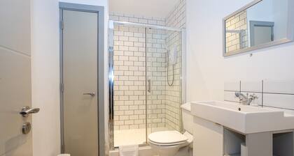 Apartment Close to City Centre and Media City By Pillo Rooms