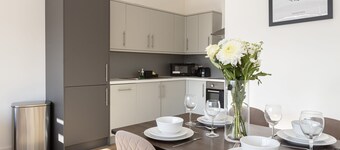 Modern, Stylish 1BR Apartment Nearby AO Arena