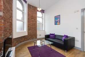 House | Exterior - Spacious, Apartment Close to Manchester City Centre By Pillo Rooms (Salford)