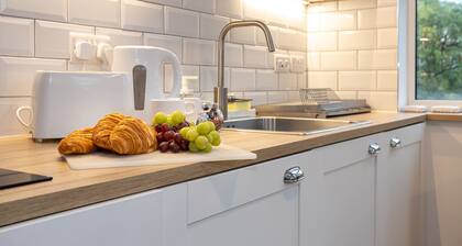 Spacious, Apartment Close to Manchester City Centre By Pillo Rooms