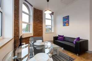 House | Exterior - Spacious, Apartment Close to Manchester City Centre By Pillo Rooms (Salford)
