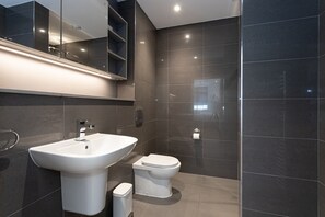 Bathroom - Stylish Apartment in Central MCR by Pillo Rooms (Manchester)