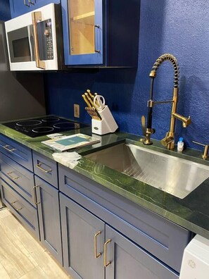 Fridge, microwave, stovetop, coffee/tea maker - Catalina Cantina by Tampa Bay Hotspots & Airport! (Tampa)