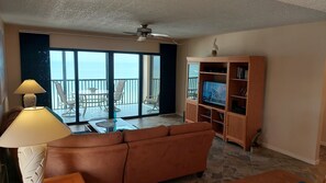 Smart-TV, DVD-Player, Bücher, Videothek