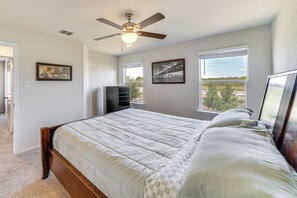 3 bedrooms, desk, iron/ironing board, WiFi - San Antonio Home w/ Pool Access: 11 Mi to SeaWorld (San Antonio)