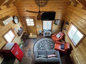 Living area - Lava Hot Springs Country Cabin (Bancroft)