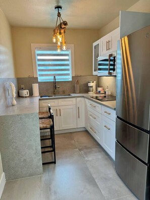 Fridge, microwave, stovetop, coffee/tea maker - Tiny Tulum - Tropical Oasis in Tampa’s Heart! (Tampa)