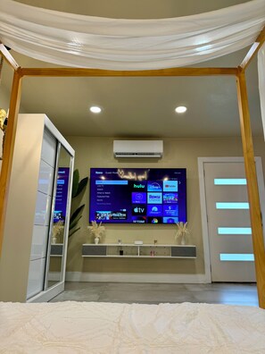 1 habitación, tabla de planchar con plancha, wifi gratis y ropa de cama 