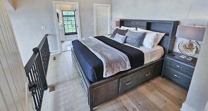 Huge Mansion / Pool / Sleeps 30+